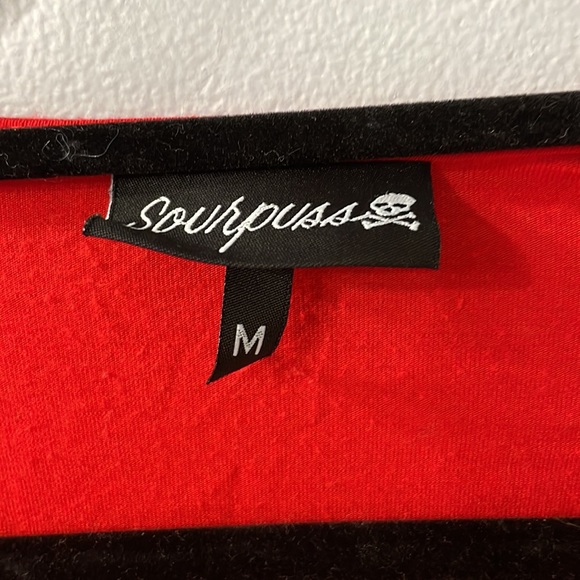 Sourpuss vixen top, red pin up style - Picture 3 of 3